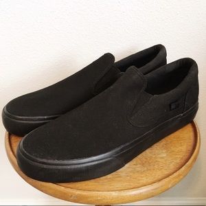 DC ‘Trace’ slip-ons